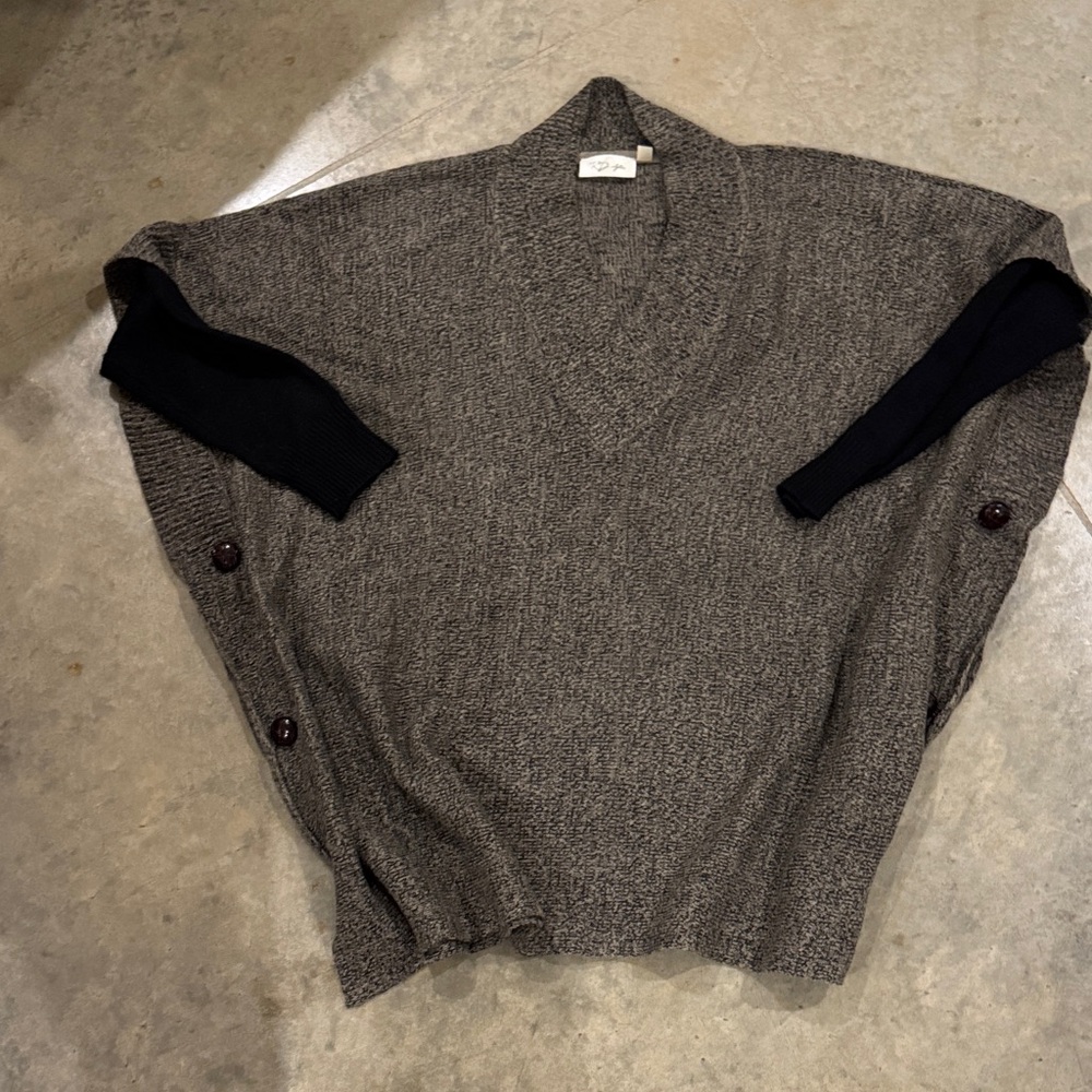 RD Style V-Neck Sweater in Gray and Black